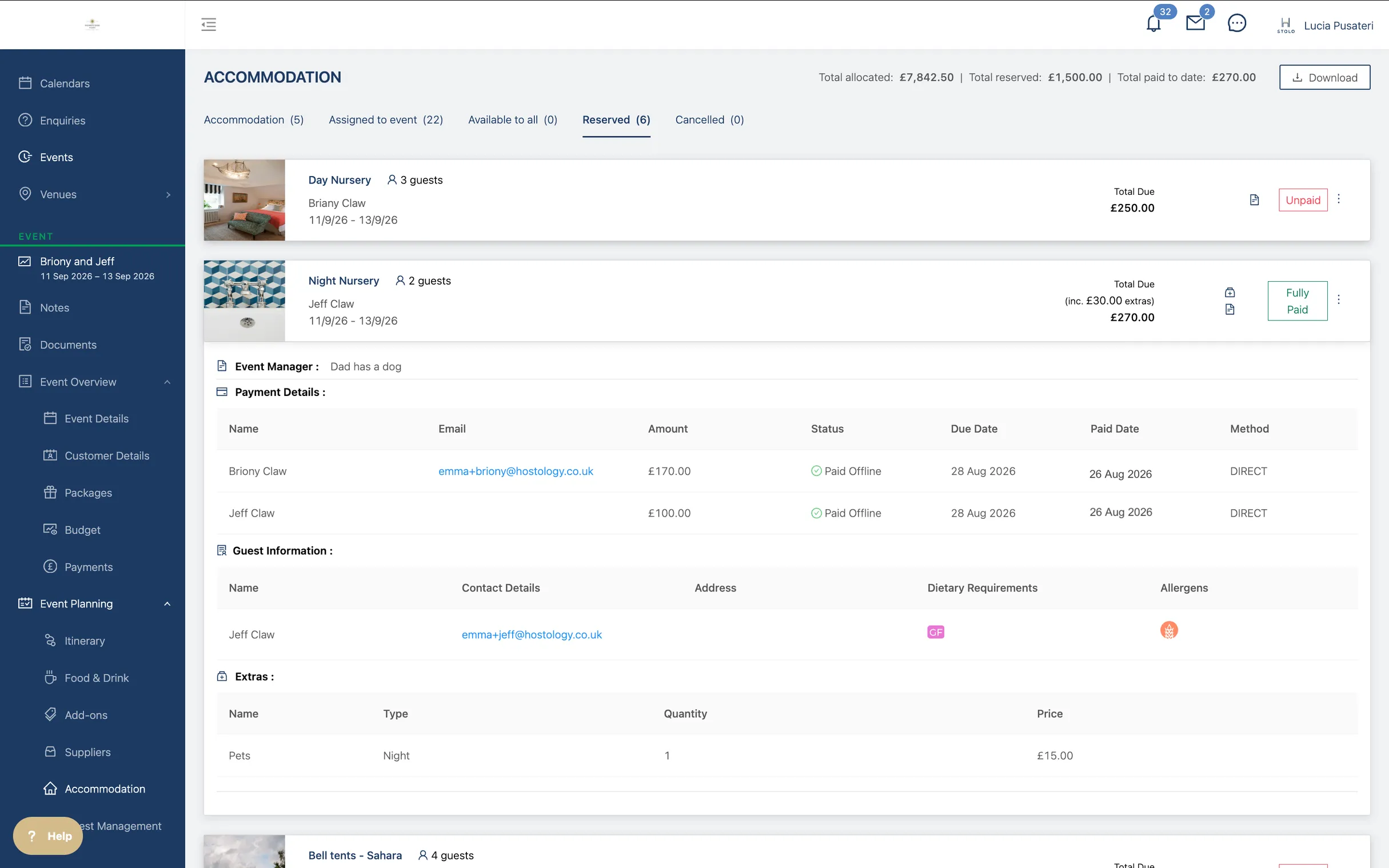 Hostology accommodation view: rooms, guest assignments and payment status.